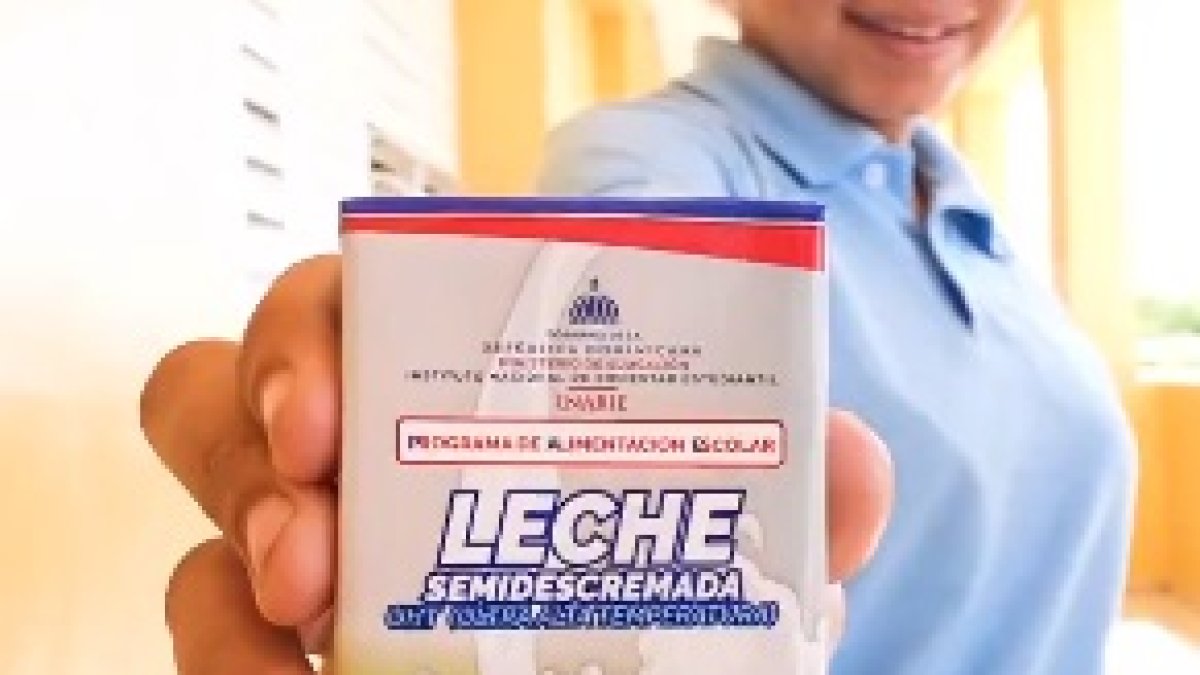 Mas de 20 centros educativos de Santiago rechazan leche pasteurizada en el desayuno escolar