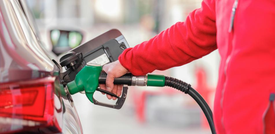 OTRO GOLPE : Gobierno aumenta hasta tres pesos a las gasolinas y gasoil