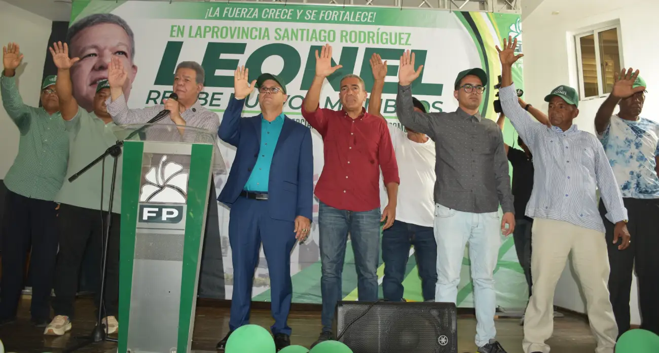 Leonel Fernàndez juramenta dirigentes polìticos en Santiago Rodrìguez