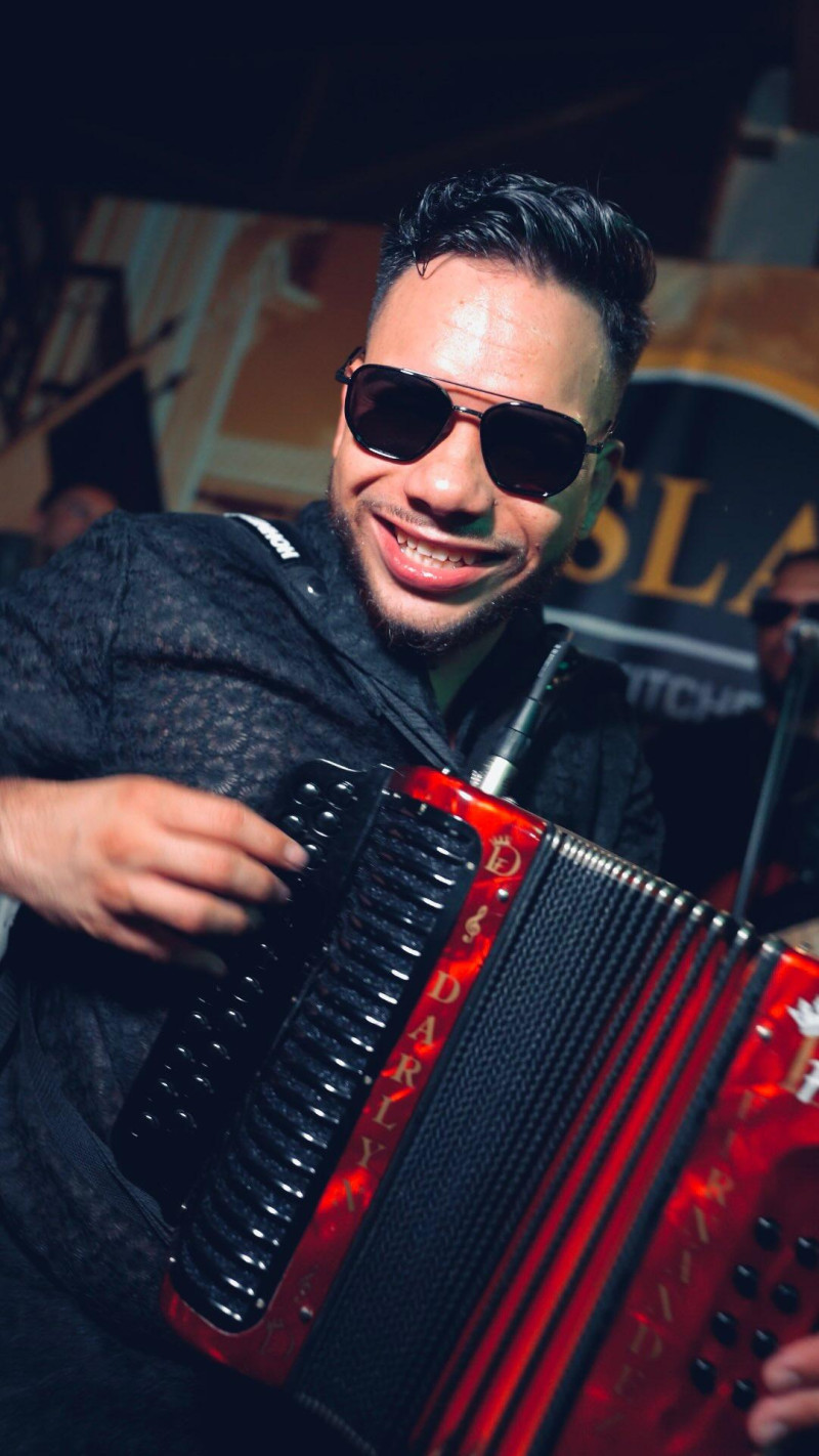 Familia del músico típico Darlyn Fernández solicitan ayuda para trasladar sus restos desde EE.UU  a R.D