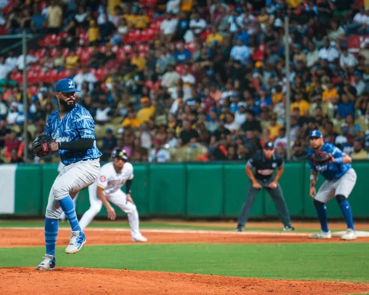 Tigres castigan con 14 hits a las Águilas , Estrellas vencen a los Gigantes y los Toros son blanqueados por el Escogido