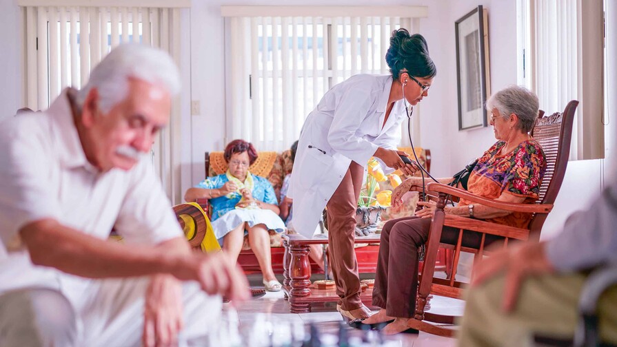 Conape pagaba hasta 200 mil por cuidar adultos mayores  en programa social